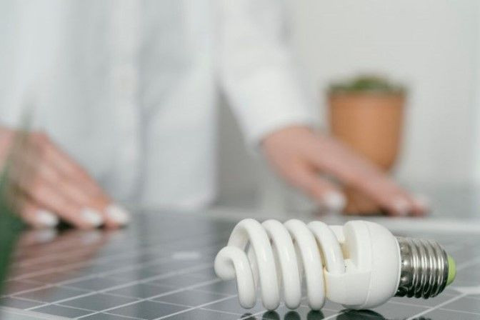 Drogi prąd uderza w przemysł i gospodarstwa domowe